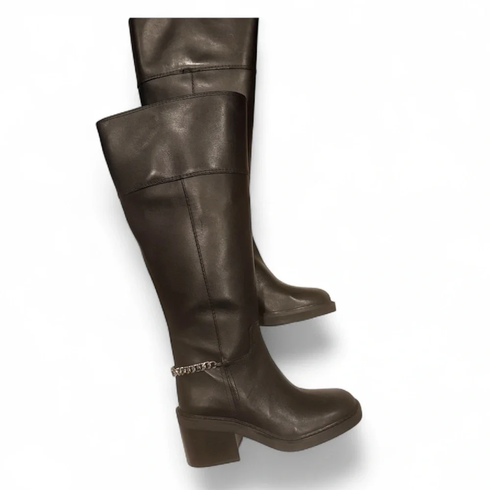 MICHAEL Kors Carlisle knee-high boots in black leather with a chain detail heel